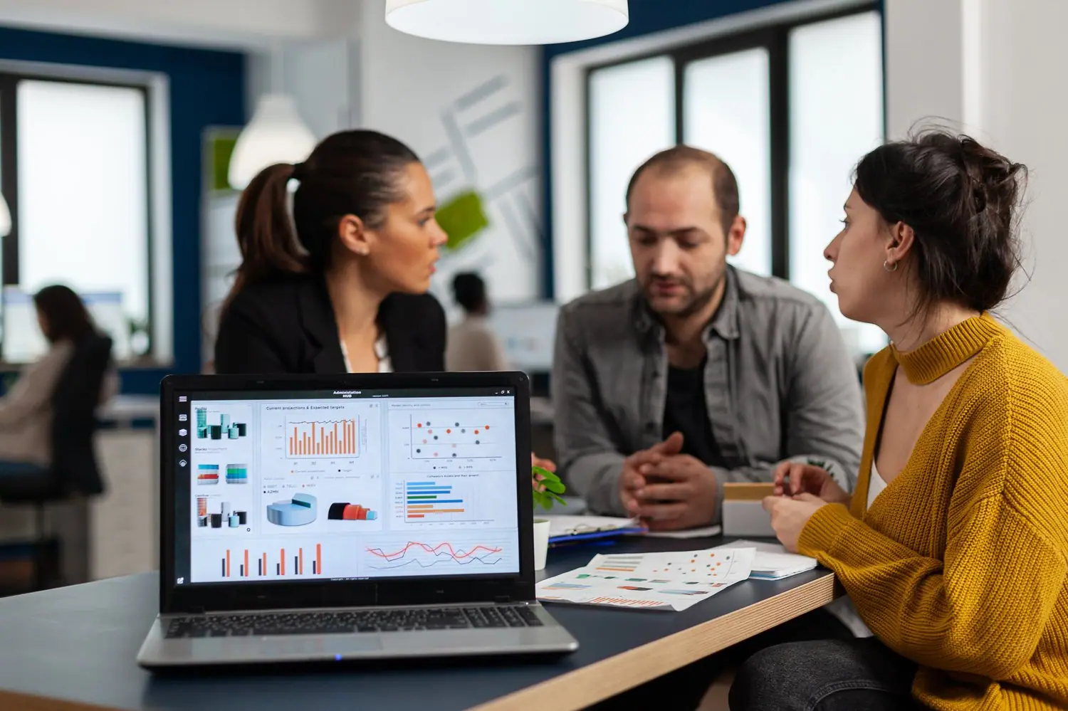 Event Sourcing: wzorce projektowe w systemach rozproszonych