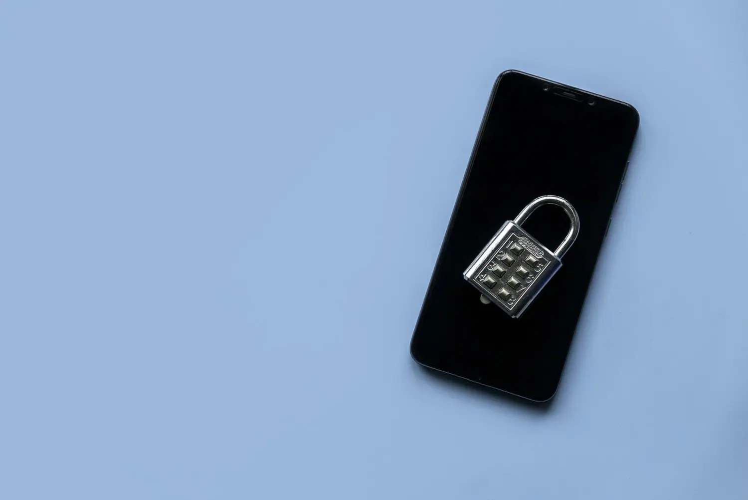 Mobile Security: zabezpieczanie aplikacji i urządzeń mobilnych