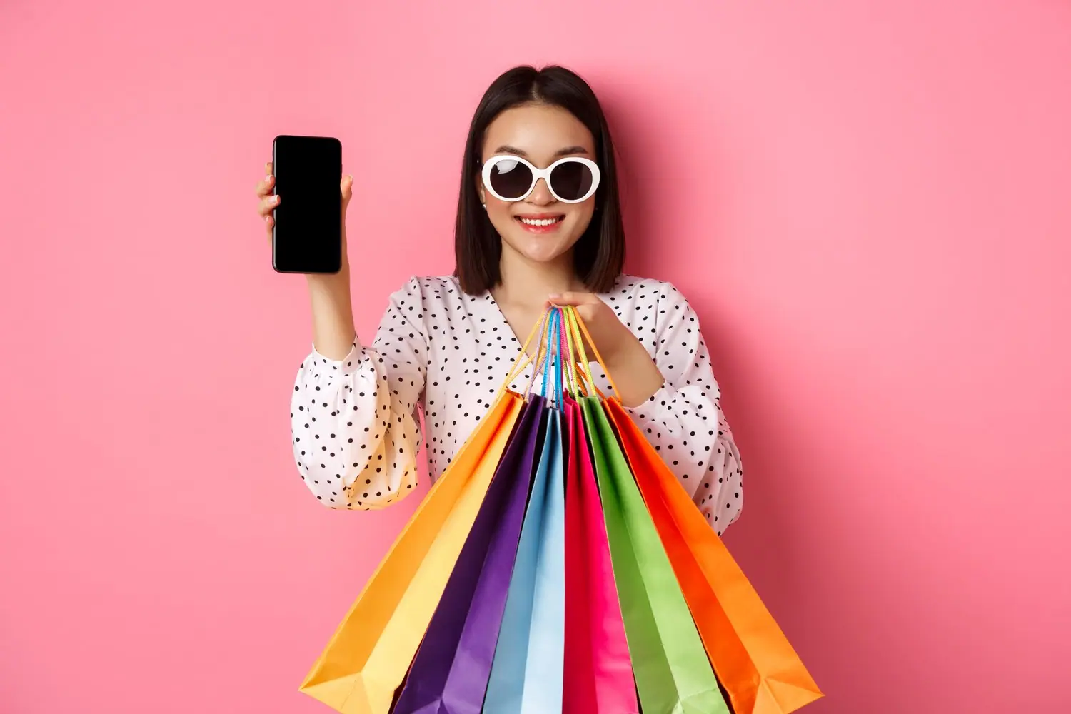 Social Commerce na TikTok: strategia sprzedaży dla młodej generacji