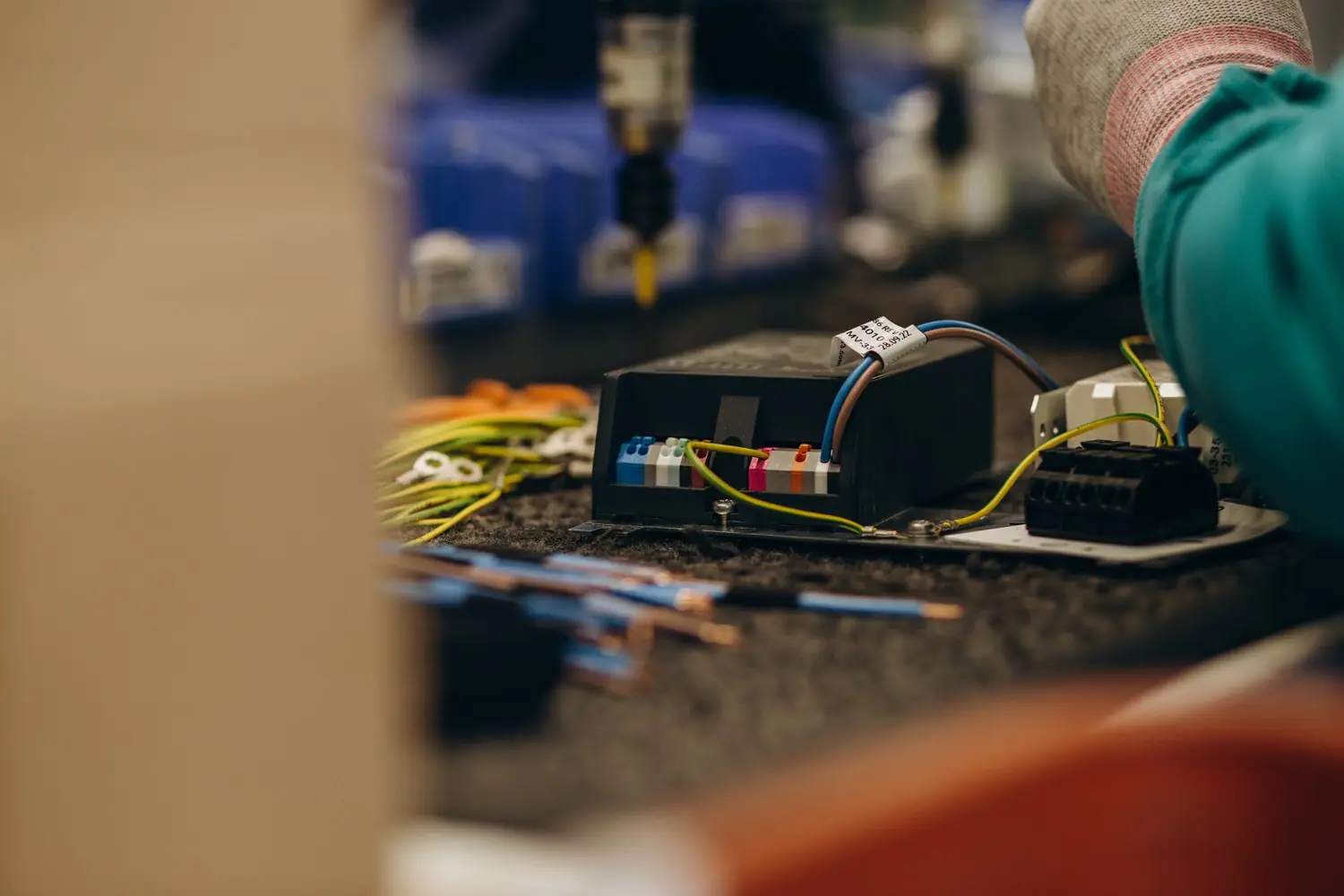 Smart Dust: miniaturowe sensory w monitoringu przemysłowym
