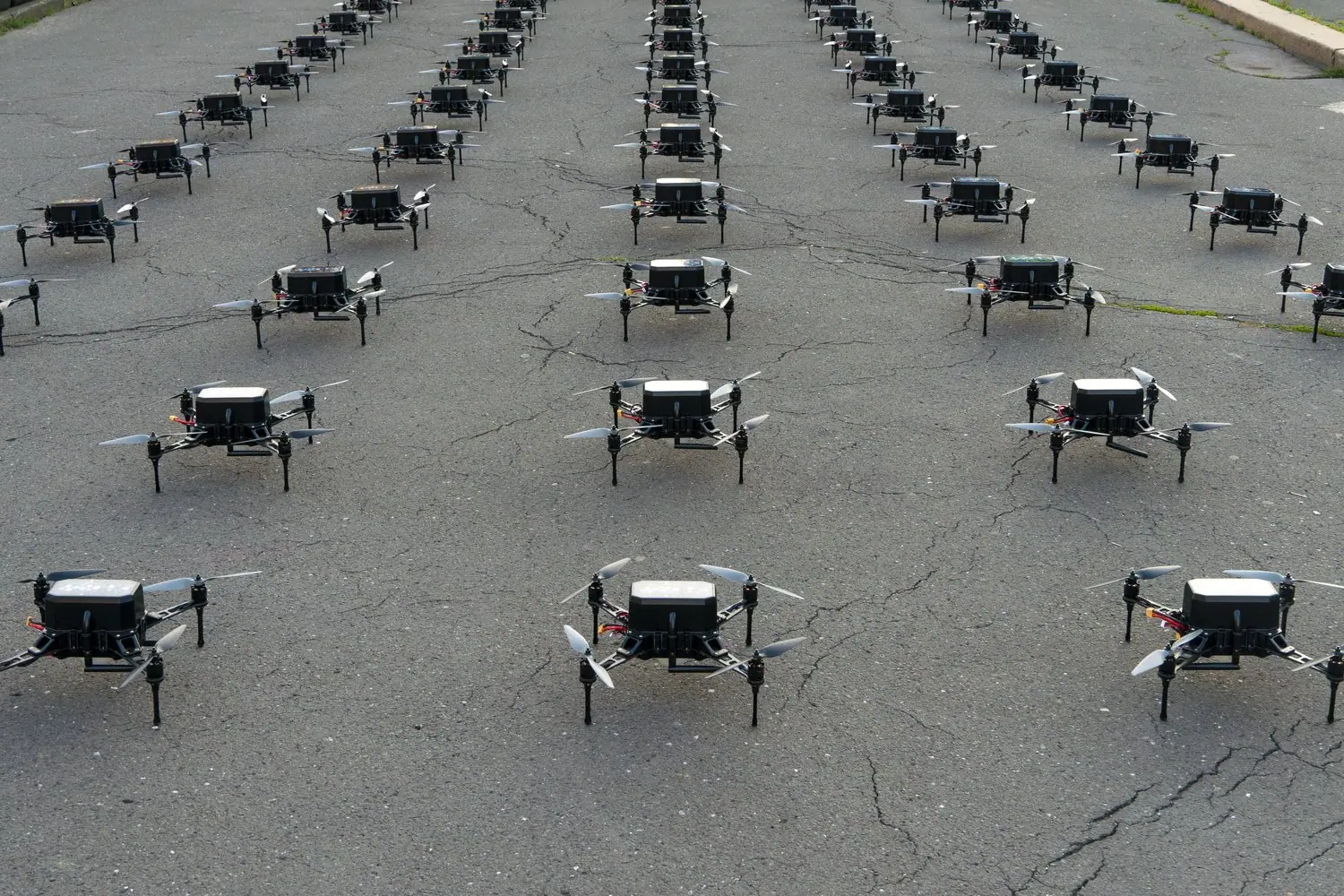 Swarm Robotics: zastosowania robotów rojowych w przemyśle