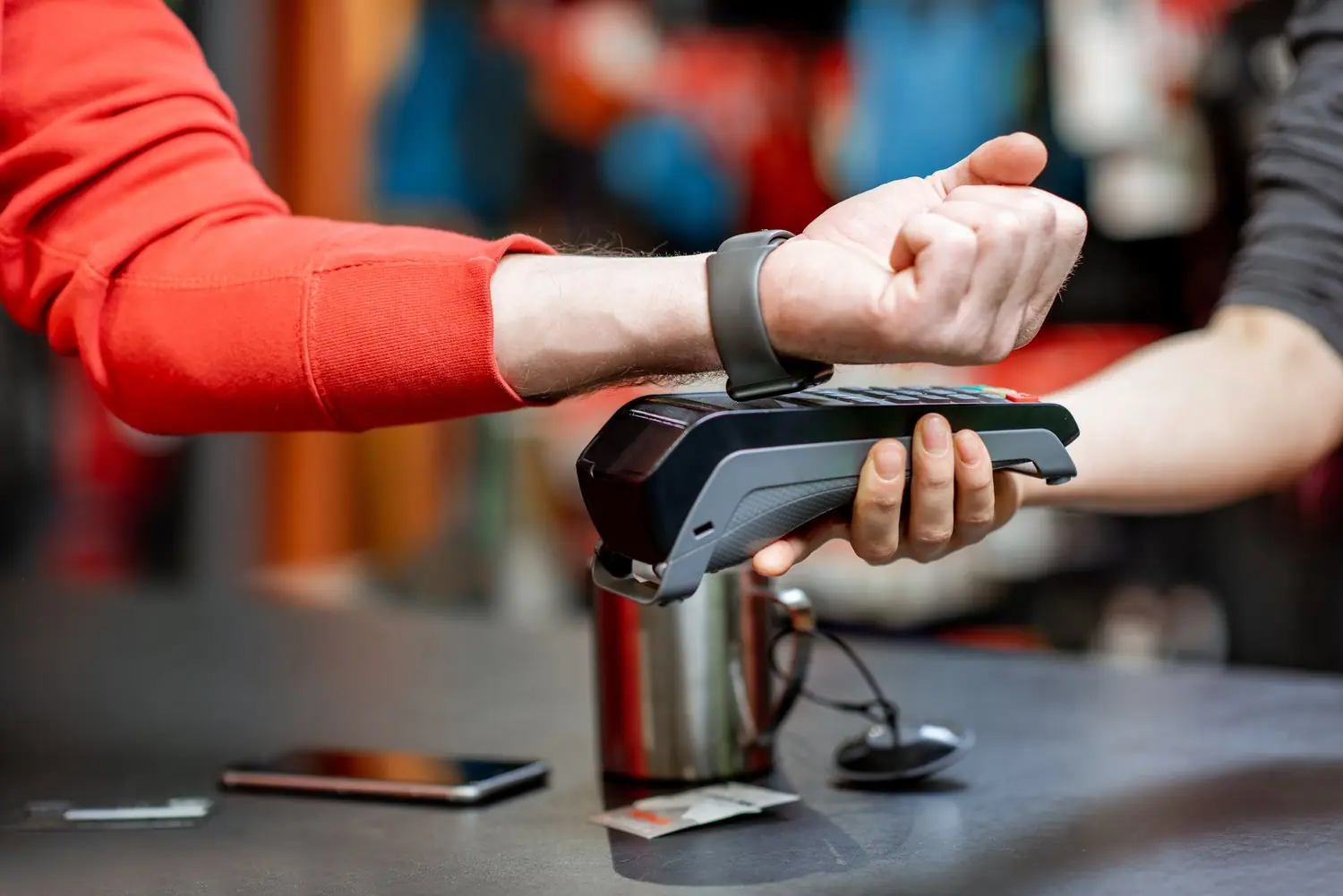 Jak działa technologia NFC i do jakich zastosowań możesz ją wykorzystać na co dzień?